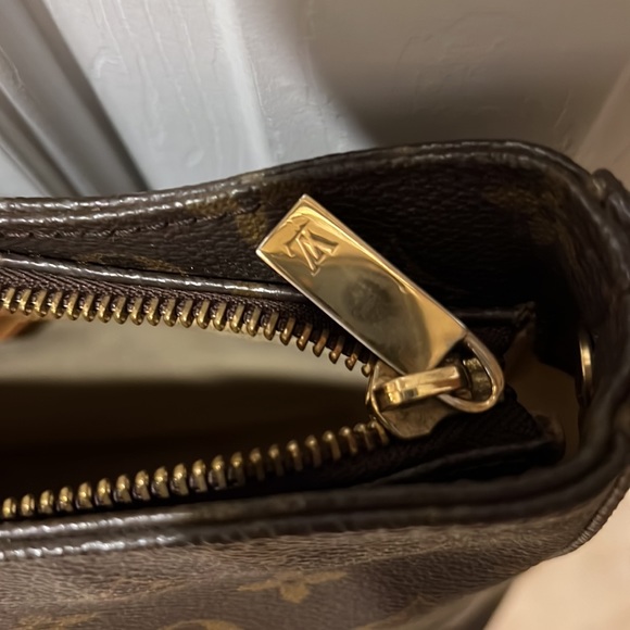 Louis Vuitton GM Loop Bag ~Authentic~ - Picture 2 of 16